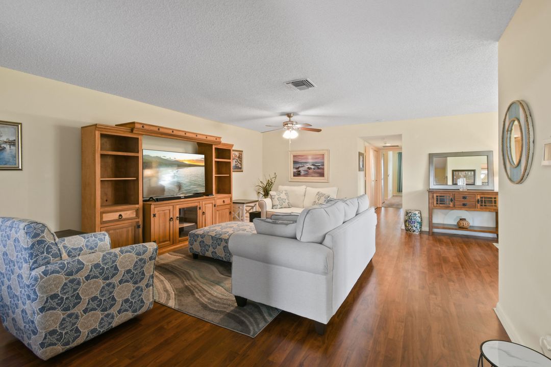 For Sale: $179,900 (2 beds, 2 baths, 1396 Square Feet)