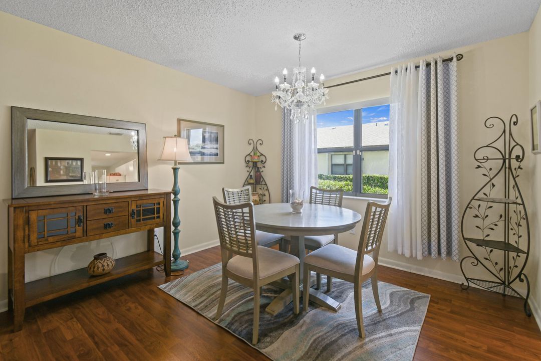 For Sale: $179,900 (2 beds, 2 baths, 1396 Square Feet)