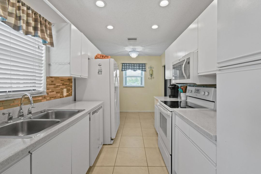 For Sale: $179,900 (2 beds, 2 baths, 1396 Square Feet)