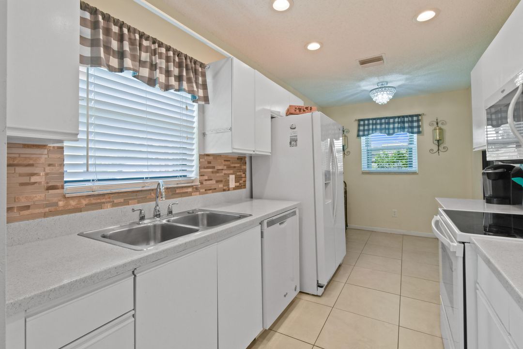 For Sale: $179,900 (2 beds, 2 baths, 1396 Square Feet)