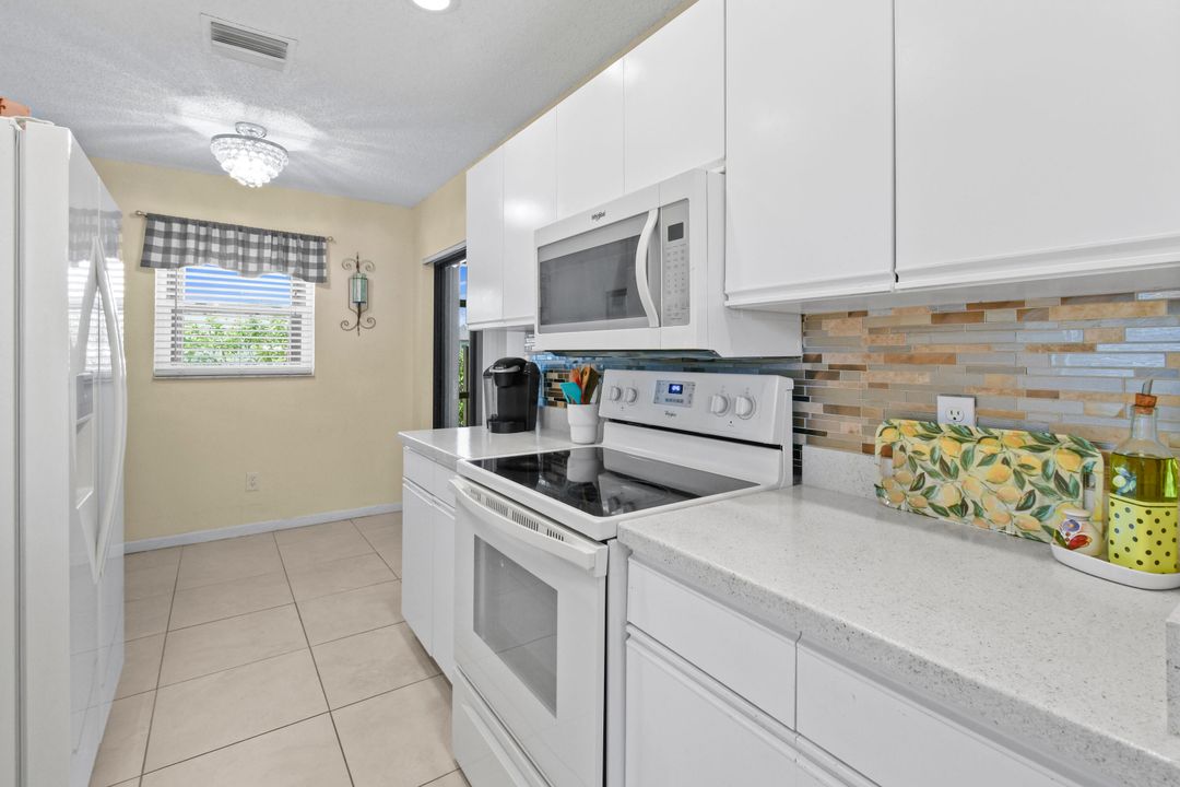For Sale: $179,900 (2 beds, 2 baths, 1396 Square Feet)