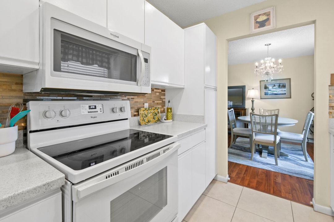 For Sale: $179,900 (2 beds, 2 baths, 1396 Square Feet)