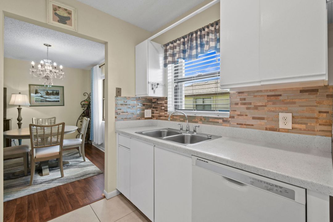 For Sale: $179,900 (2 beds, 2 baths, 1396 Square Feet)