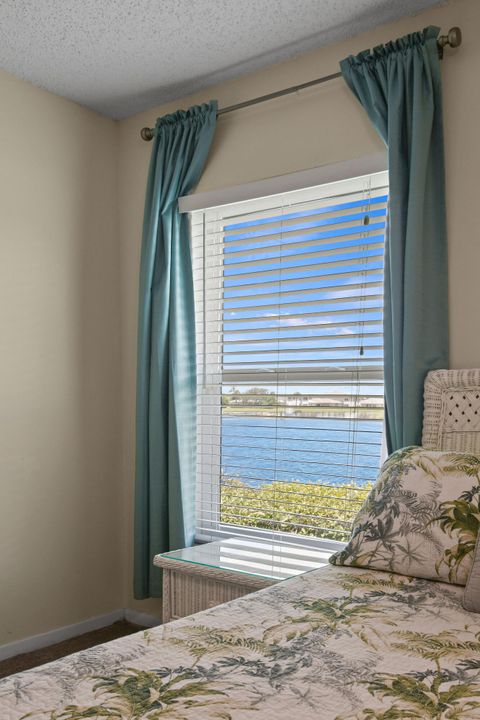 For Sale: $179,900 (2 beds, 2 baths, 1396 Square Feet)