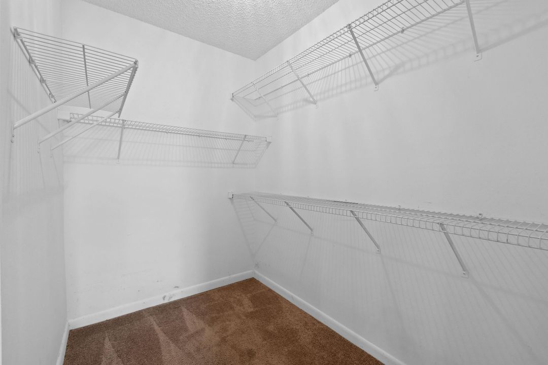 For Sale: $179,900 (2 beds, 2 baths, 1396 Square Feet)