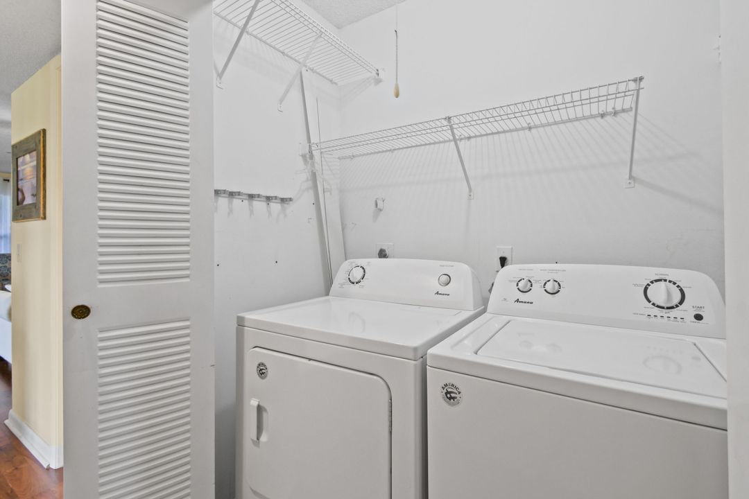 For Sale: $179,900 (2 beds, 2 baths, 1396 Square Feet)