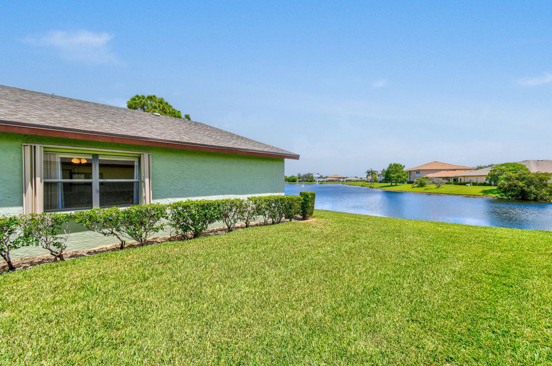 For Sale: $179,900 (2 beds, 2 baths, 1396 Square Feet)