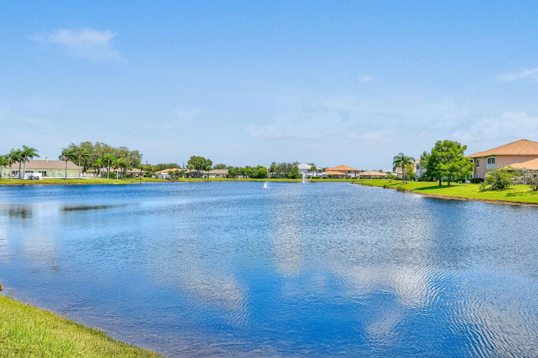 For Sale: $179,900 (2 beds, 2 baths, 1396 Square Feet)