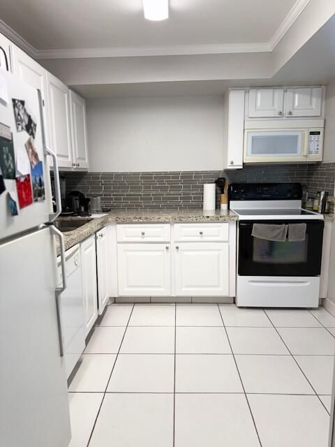 Active With Contract: $230,000 (2 beds, 1 baths, 924 Square Feet)