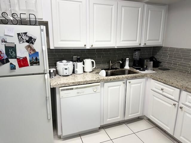 Active With Contract: $230,000 (2 beds, 1 baths, 924 Square Feet)