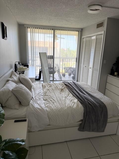 Active With Contract: $230,000 (2 beds, 1 baths, 924 Square Feet)