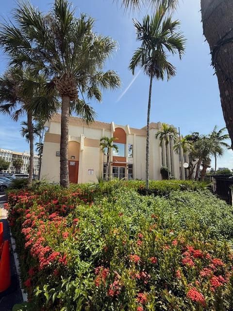 Active With Contract: $230,000 (2 beds, 1 baths, 924 Square Feet)