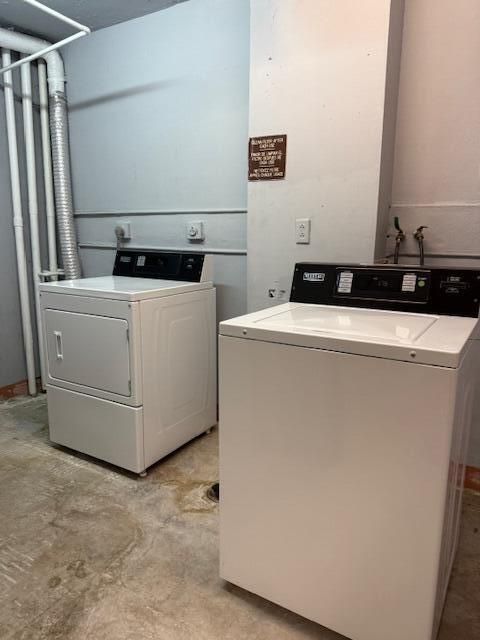 Active With Contract: $230,000 (2 beds, 1 baths, 924 Square Feet)