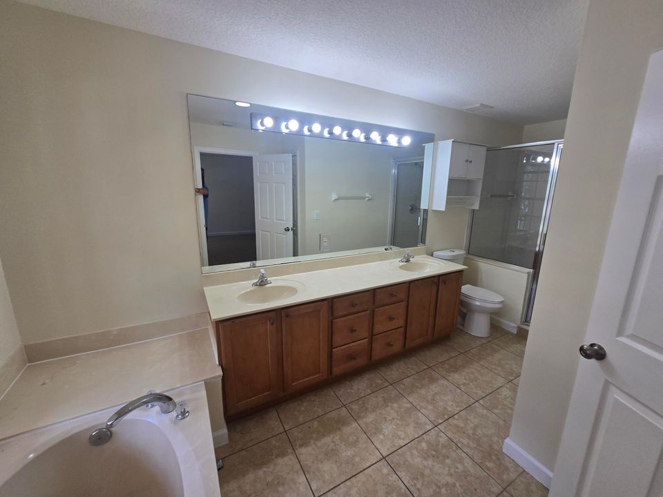 Active With Contract: $3,000 (3 beds, 2 baths, 1728 Square Feet)