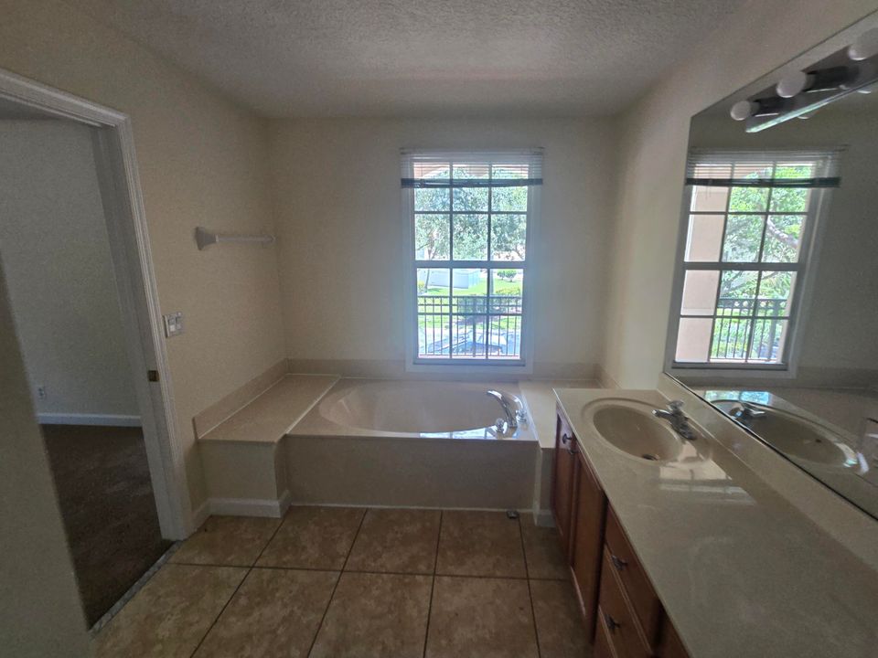 Active With Contract: $3,000 (3 beds, 2 baths, 1728 Square Feet)