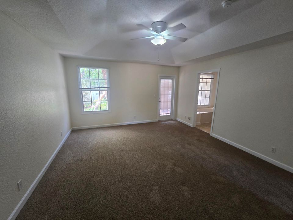Active With Contract: $3,000 (3 beds, 2 baths, 1728 Square Feet)
