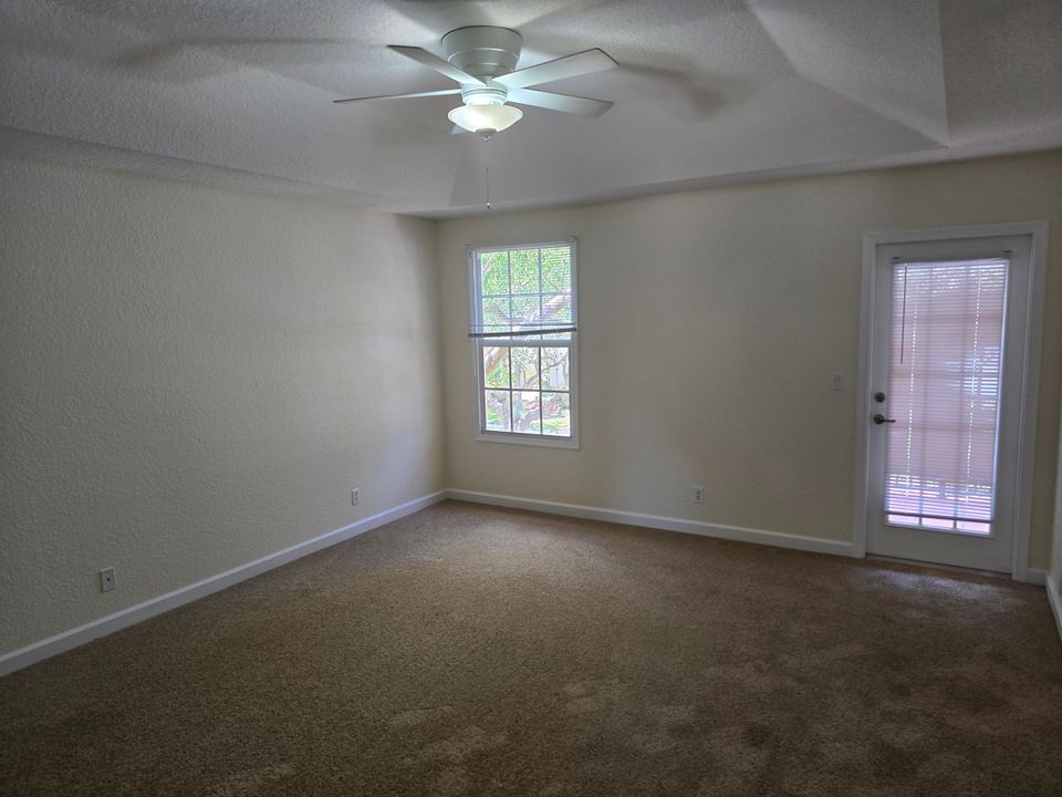 Active With Contract: $3,000 (3 beds, 2 baths, 1728 Square Feet)