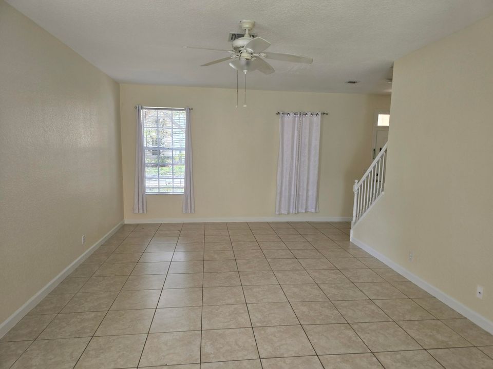 Active With Contract: $3,000 (3 beds, 2 baths, 1728 Square Feet)