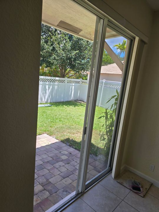 Active With Contract: $3,000 (3 beds, 2 baths, 1728 Square Feet)