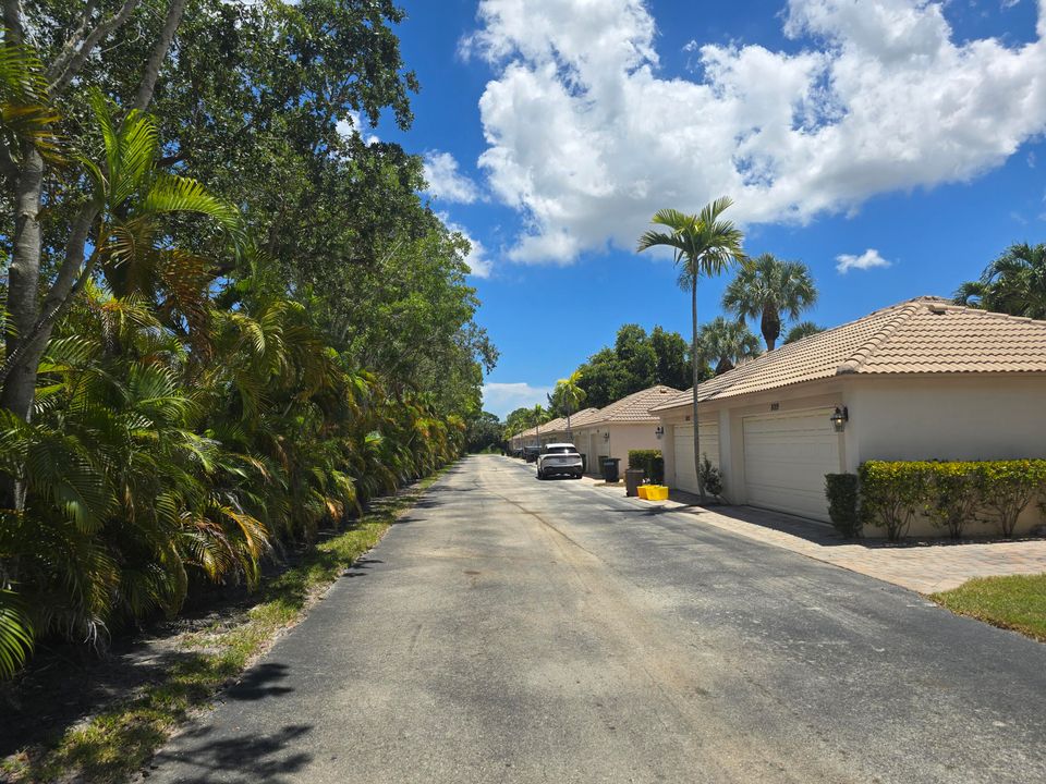 Active With Contract: $3,000 (3 beds, 2 baths, 1728 Square Feet)
