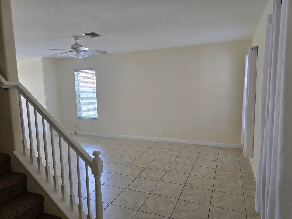 Active With Contract: $3,000 (3 beds, 2 baths, 1728 Square Feet)