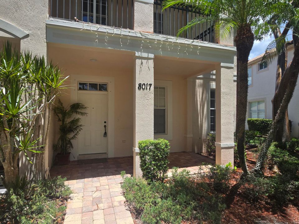 Active With Contract: $3,000 (3 beds, 2 baths, 1728 Square Feet)