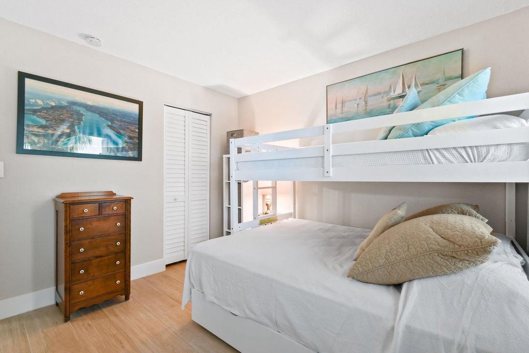 В аренду: $2,700 (2 спален, 2 ванн, 1040 Квадратных фут)