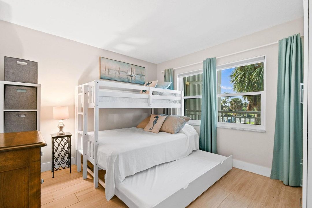 В аренду: $2,700 (2 спален, 2 ванн, 1040 Квадратных фут)