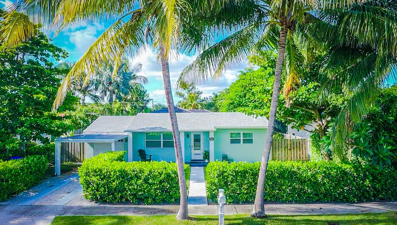 Recently Sold: $899,000 (3 beds, 2 baths, 1389 Square Feet)