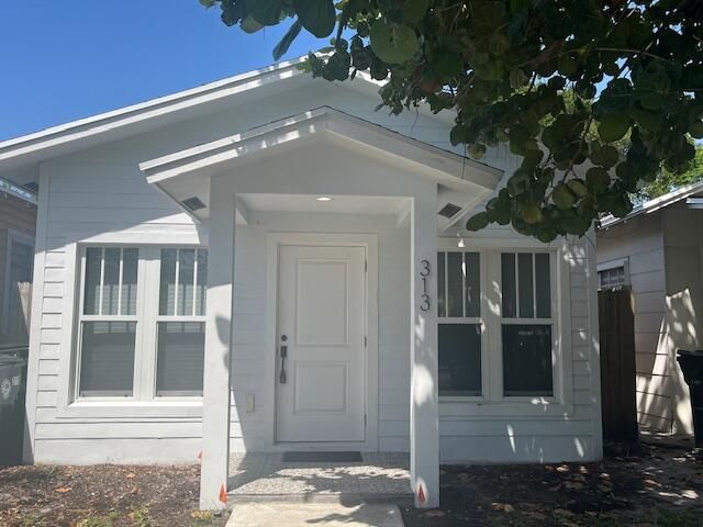 Recently Rented: $2,995 (3 beds, 2 baths, 1245 Square Feet)