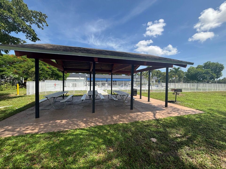 待售: $115,000 (3 贝兹, 2 浴室, 1420 平方英尺)