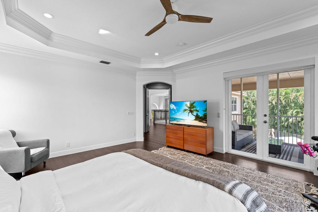 出租: $18,500 (6 贝兹, 4 浴室, 4146 平方英尺)