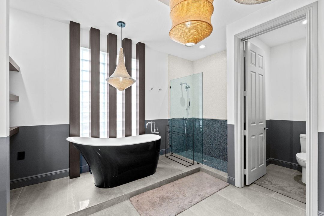 出租: $18,500 (6 贝兹, 4 浴室, 4146 平方英尺)