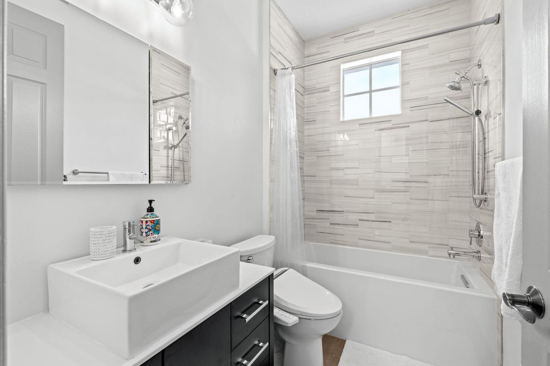 出租: $18,500 (6 贝兹, 4 浴室, 4146 平方英尺)