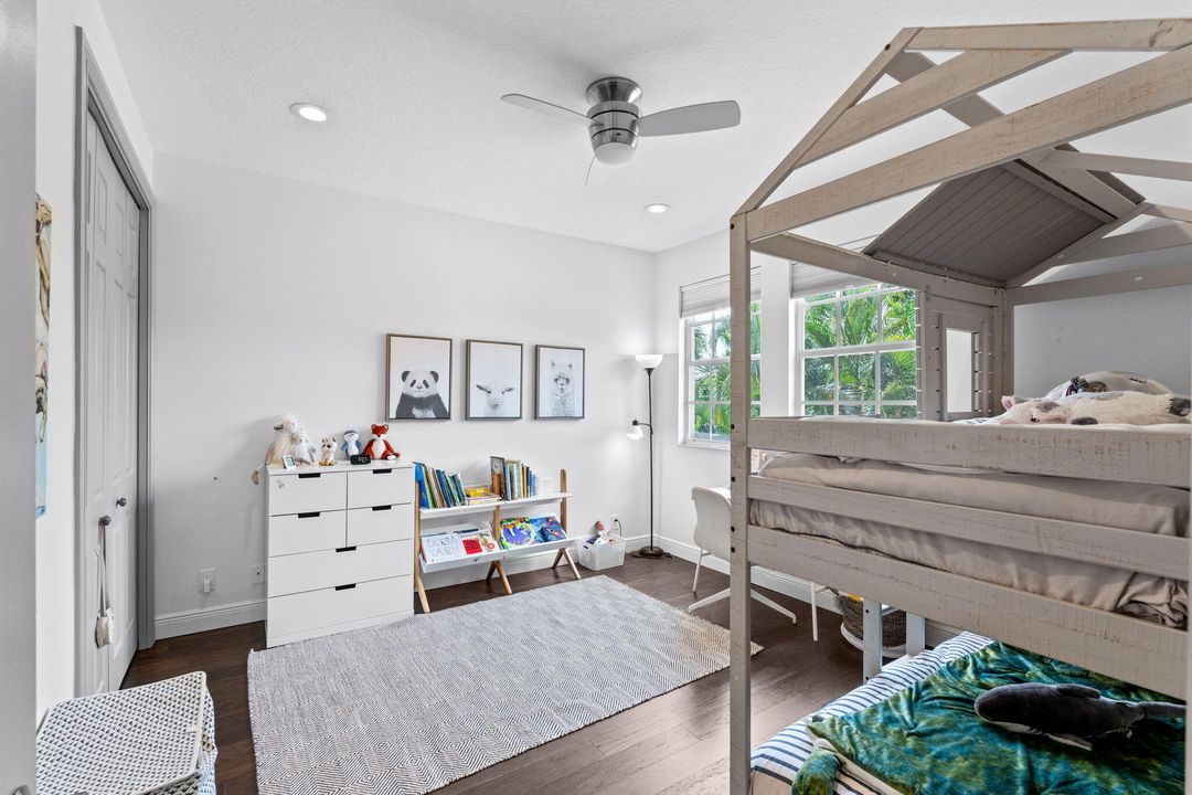 出租: $18,500 (6 贝兹, 4 浴室, 4146 平方英尺)