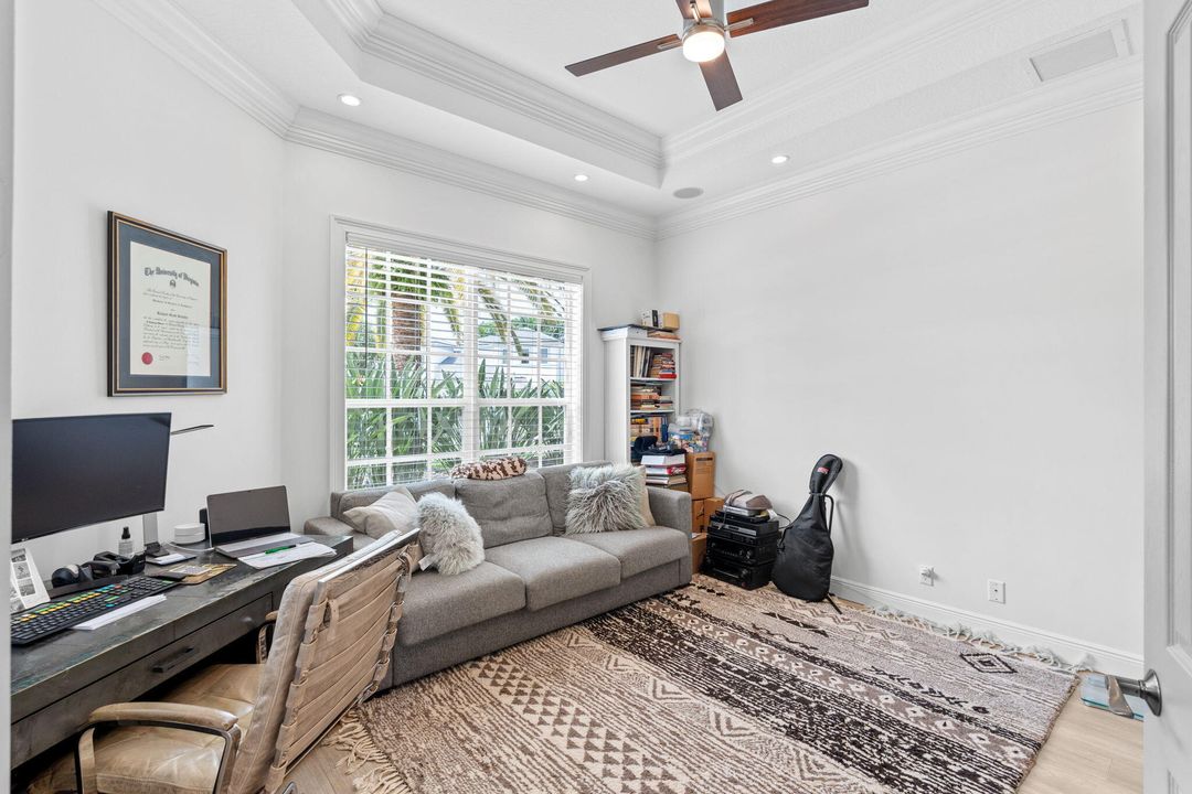 出租: $18,500 (6 贝兹, 4 浴室, 4146 平方英尺)