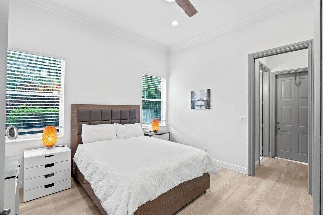 出租: $18,500 (6 贝兹, 4 浴室, 4146 平方英尺)