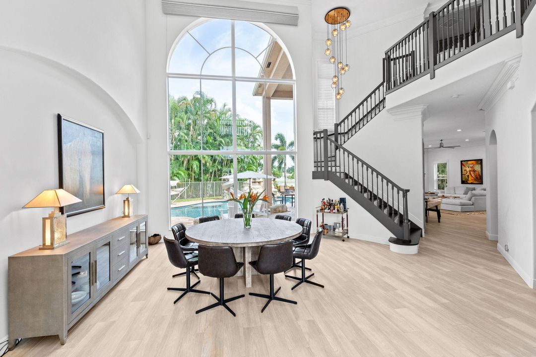 出租: $18,500 (6 贝兹, 4 浴室, 4146 平方英尺)