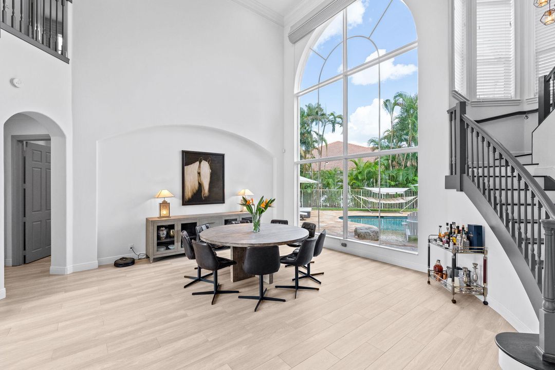 出租: $18,500 (6 贝兹, 4 浴室, 4146 平方英尺)