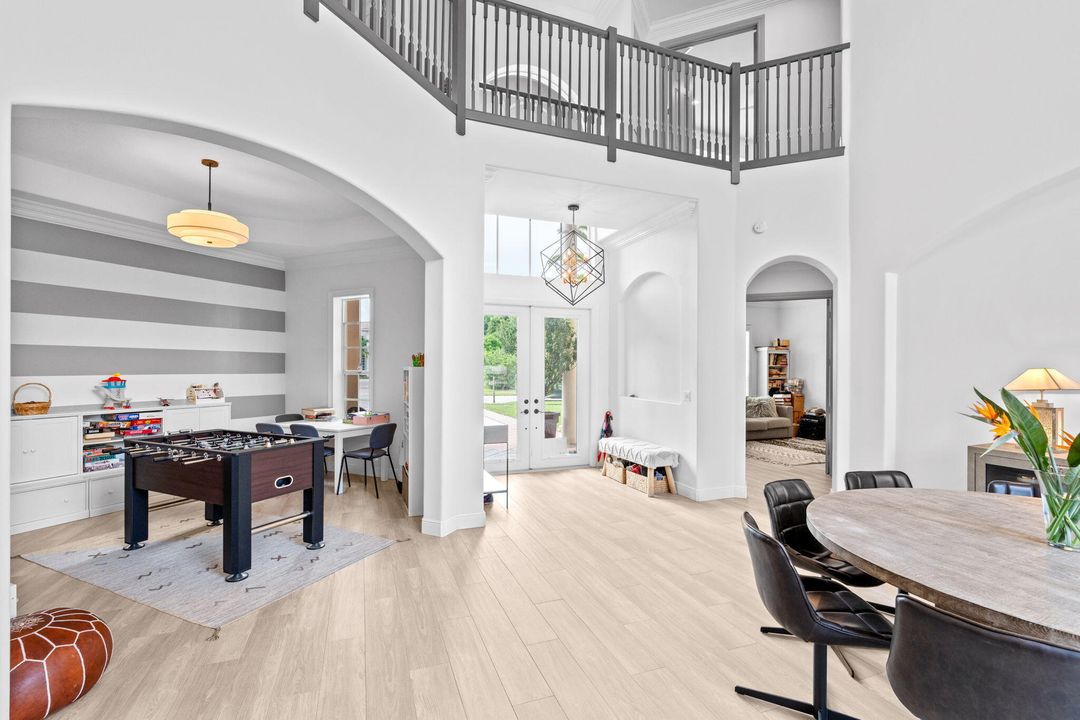 出租: $18,500 (6 贝兹, 4 浴室, 4146 平方英尺)