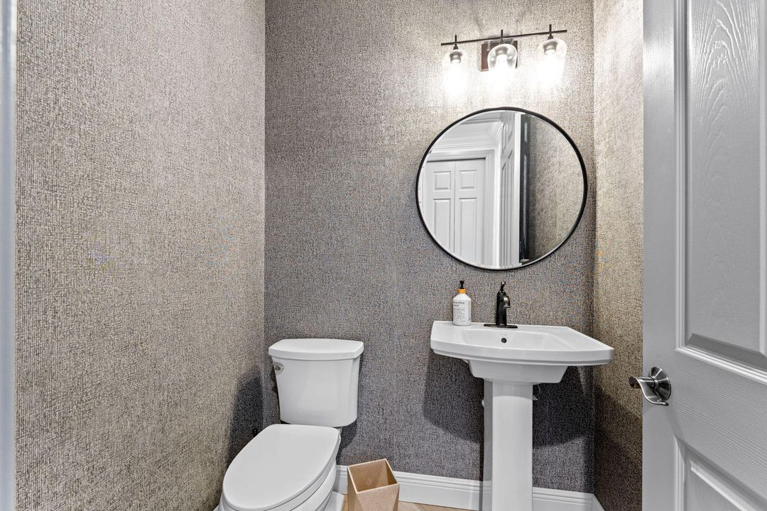 出租: $18,500 (6 贝兹, 4 浴室, 4146 平方英尺)