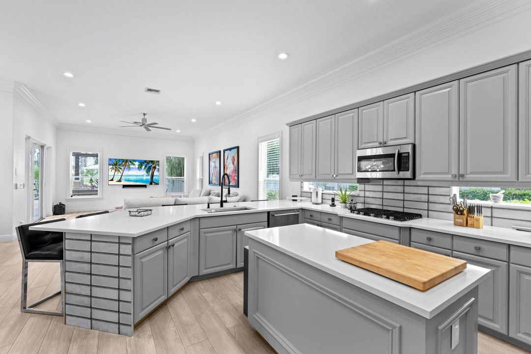 出租: $18,500 (6 贝兹, 4 浴室, 4146 平方英尺)