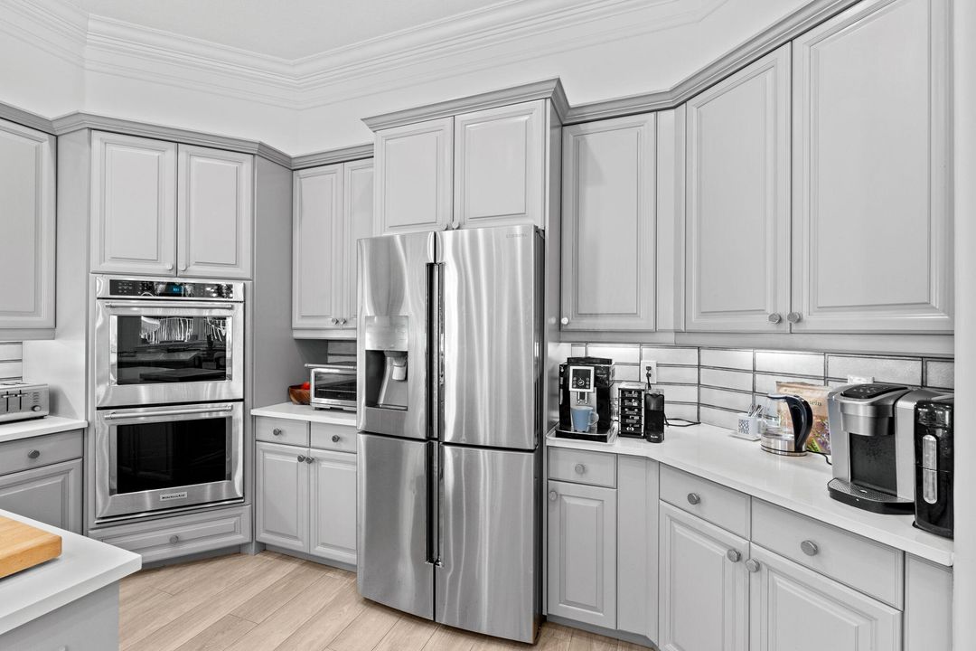 出租: $18,500 (6 贝兹, 4 浴室, 4146 平方英尺)