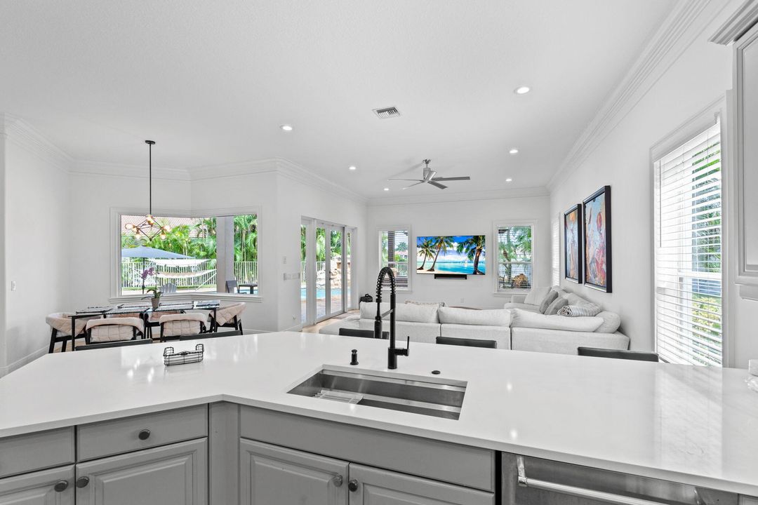 出租: $18,500 (6 贝兹, 4 浴室, 4146 平方英尺)