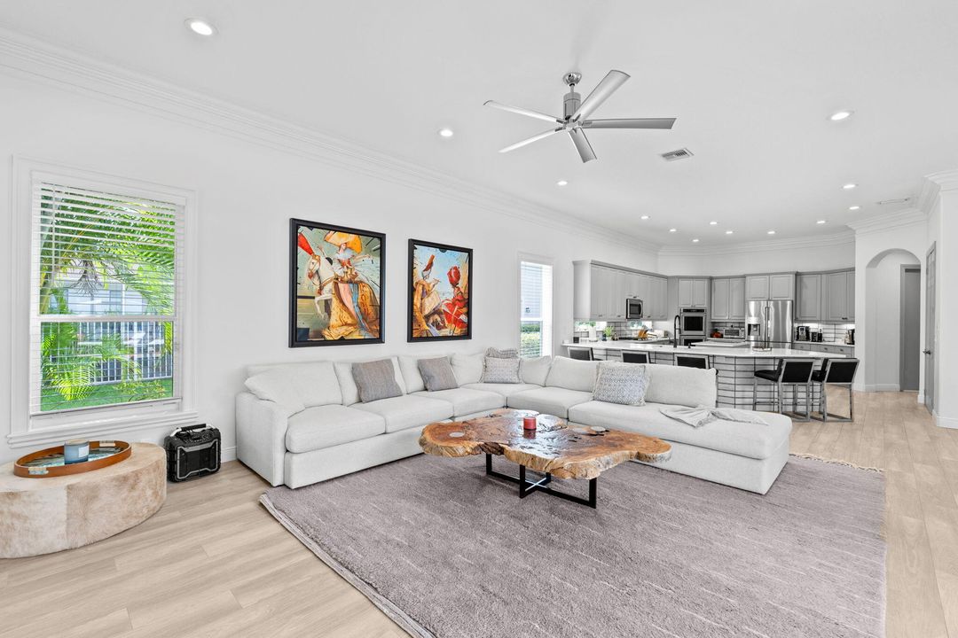 出租: $18,500 (6 贝兹, 4 浴室, 4146 平方英尺)