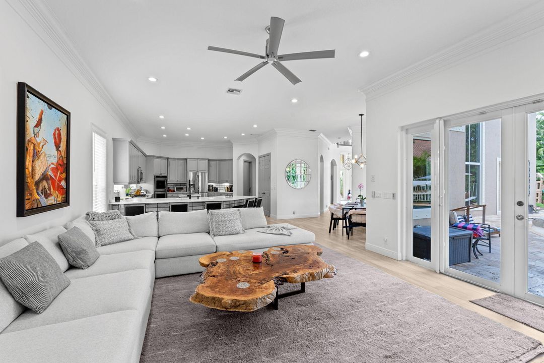 出租: $18,500 (6 贝兹, 4 浴室, 4146 平方英尺)