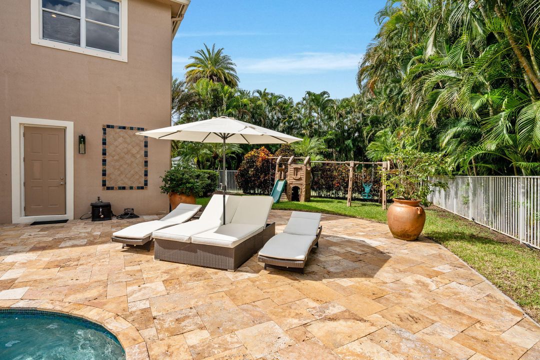 出租: $18,500 (6 贝兹, 4 浴室, 4146 平方英尺)