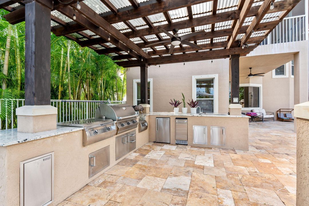 出租: $18,500 (6 贝兹, 4 浴室, 4146 平方英尺)