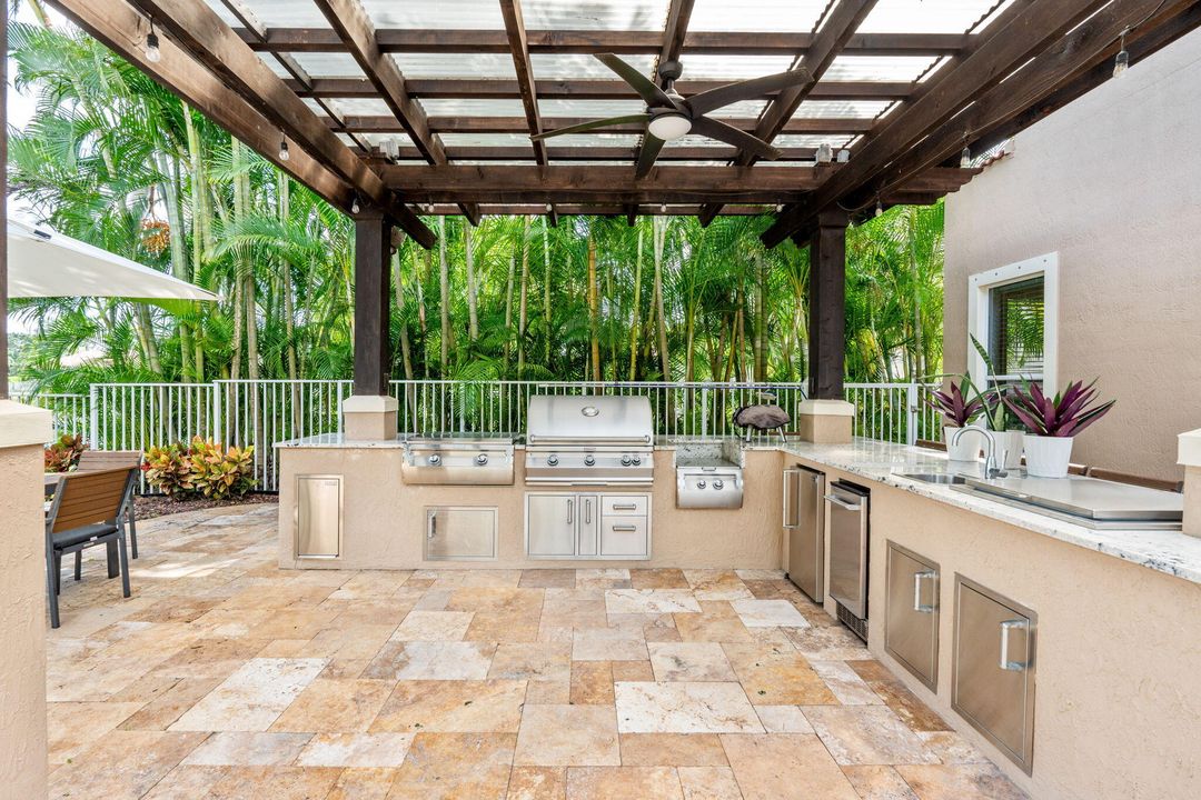 出租: $18,500 (6 贝兹, 4 浴室, 4146 平方英尺)