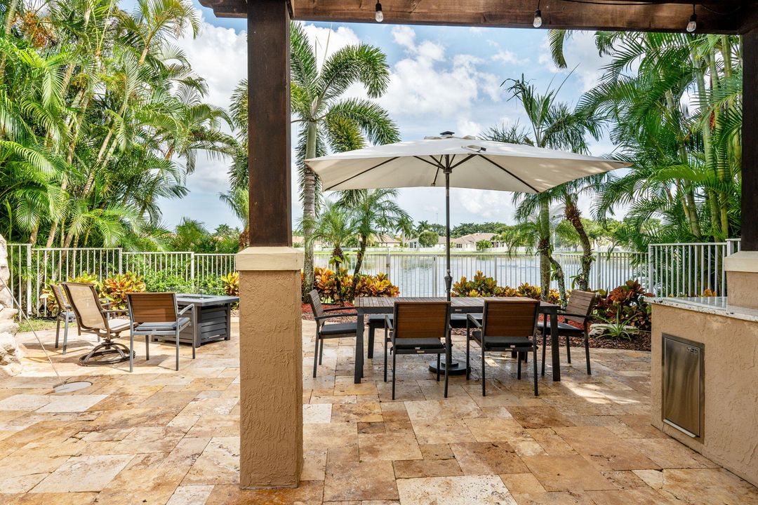 出租: $18,500 (6 贝兹, 4 浴室, 4146 平方英尺)